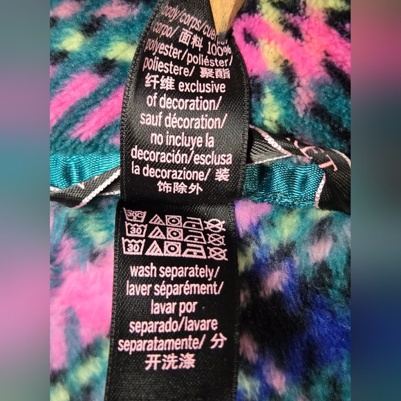 Victoria Secrets Robe. Size  xs/xp/xp/p.  Good condition. Green and pink plaid. - Picture 6 of 8